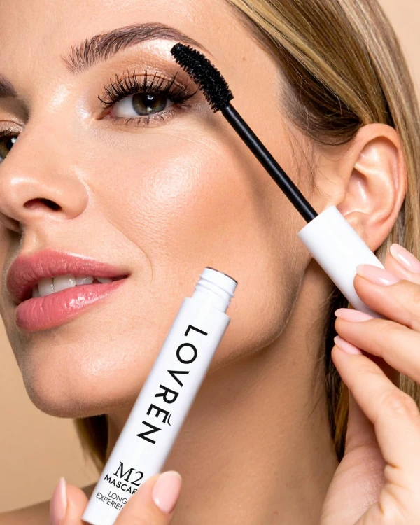 Lovrén nawilżający i wzmacniający tusz do rzęs z pantenolem i woskiem ryżowym efekt wydłużenia i podkręcenia Mascara M2 Long Expirience, 10 ml