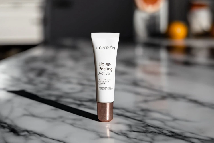 Lovrén aktywny peeling do ust z kwasem hialuronowym i ekstraktem z grejfruta Lip Peeling Active, 10 ml