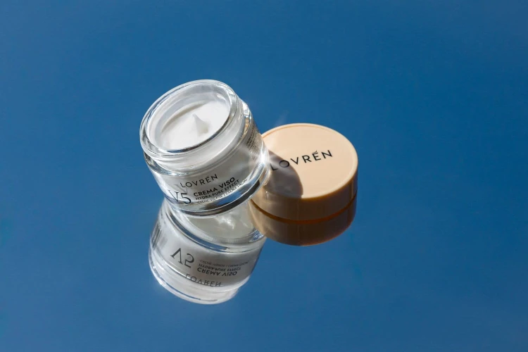 Lovrén  krem do skóry mieszanej regulujący sebum z niacynamidami i alantoiną V5, 30 ml